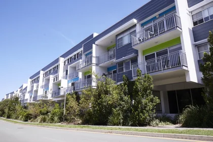 Dairenin tamamı Ikamet yerinde konumu 96 Edmund Rice Dr, Southport QLD 4215, Australia, 5 25 görüntüsü