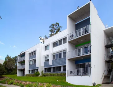Dairenin tamamı Ikamet yerinde konumu 96 Edmund Rice Dr, Southport QLD 4215, Australia, 7 25 görüntüsü
