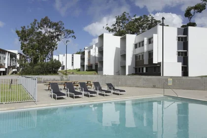 Dairenin tamamı Ikamet yerinde konumu 96 Edmund Rice Dr, Southport QLD 4215, Australia, 10 25 görüntüsü