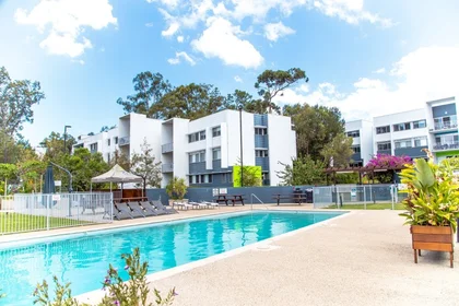 Dairenin tamamı Ikamet yerinde konumu 96 Edmund Rice Dr, Southport QLD 4215, Australia, 7 26 görüntüsü