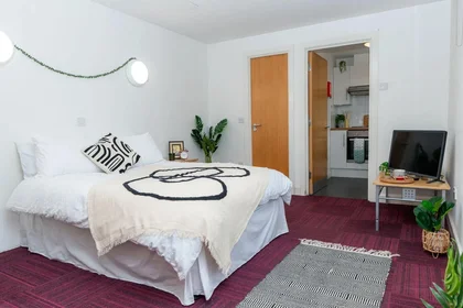 Habitación privada en residencia en Wardley House Little Horton Ln, Bradford BD5 0AG, United Kingdom, imagen 4 de 22