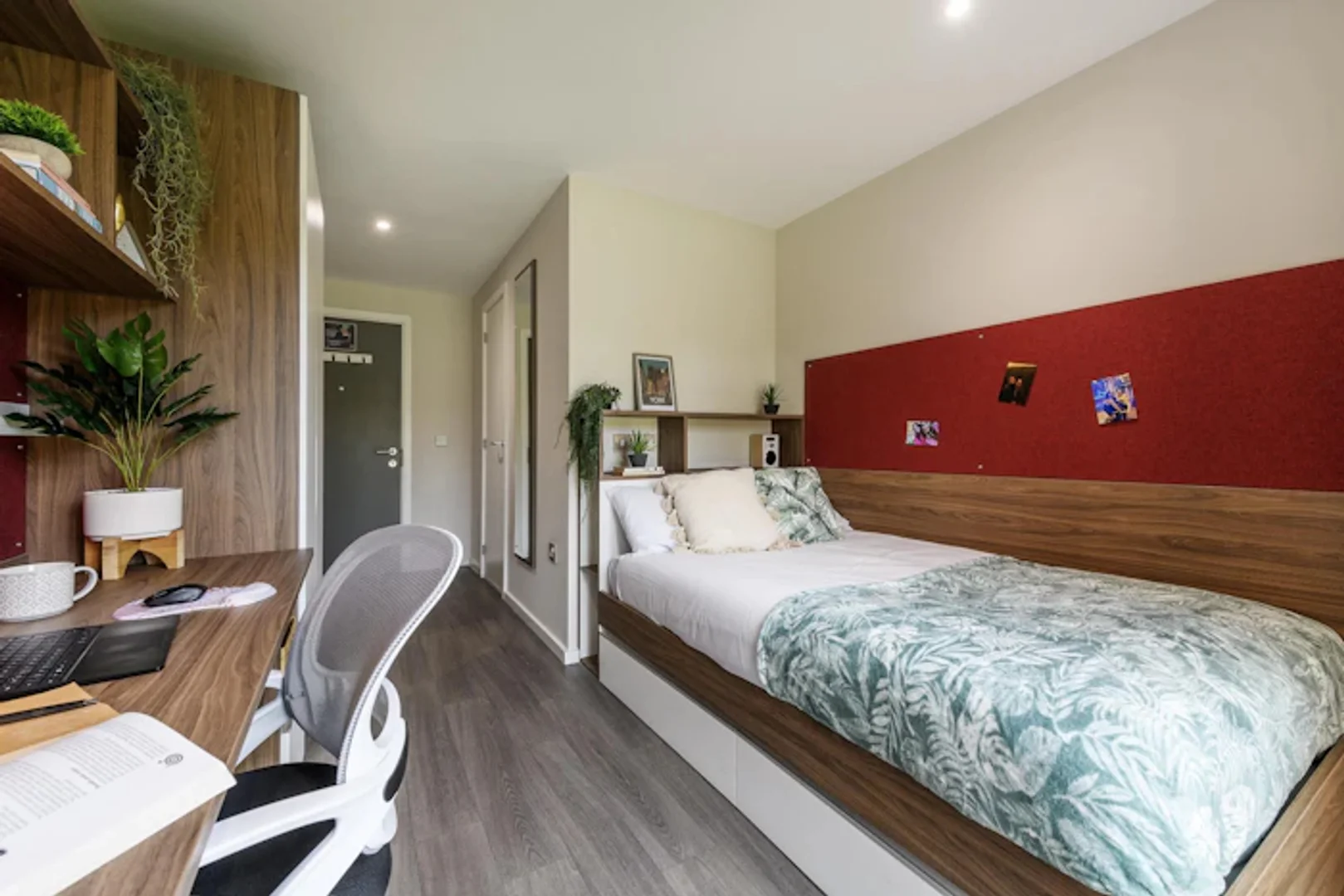 Room for rent in student apartment in , fully furnished