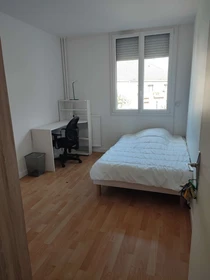 Quarto para alugar num apartamento partilhado em Évry