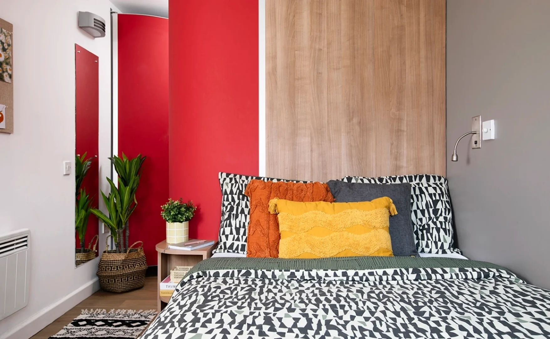 Bright and airy student room with easy university access in 