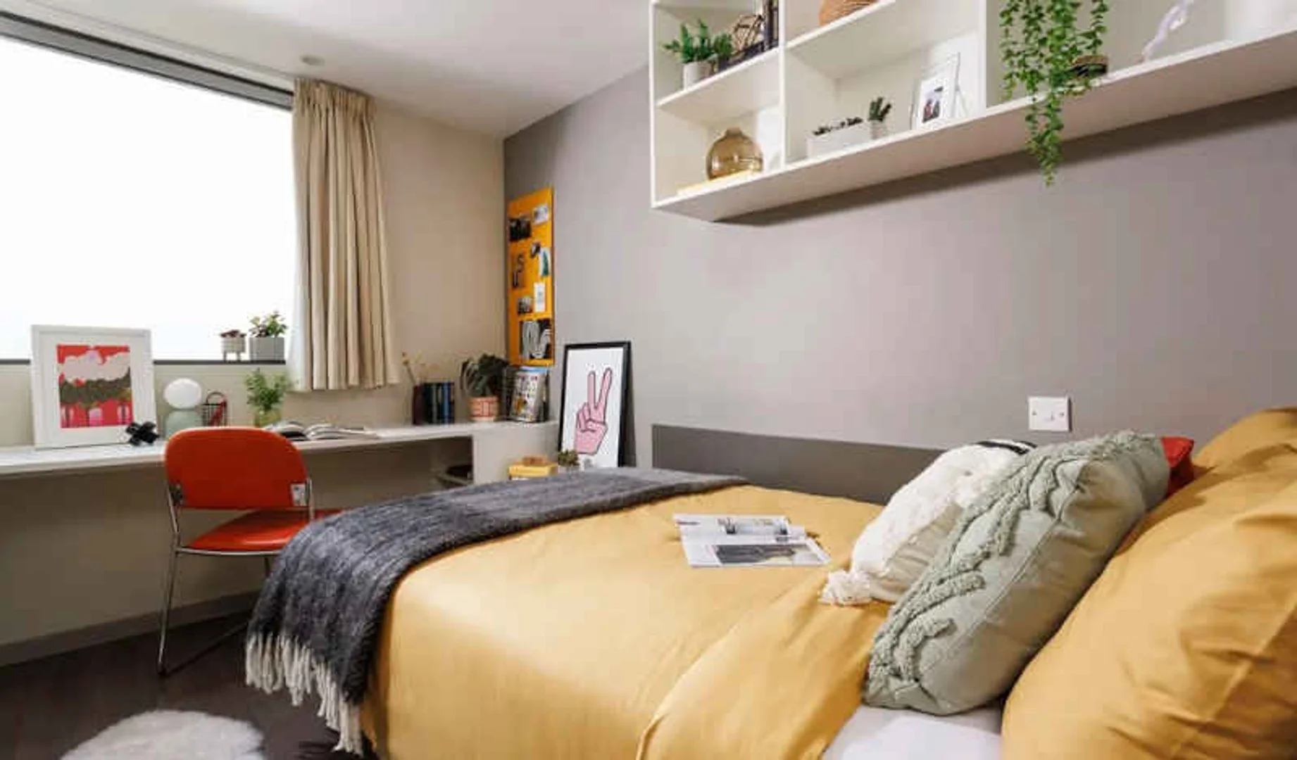 Quarto de estudante confortável e espaçoso em 