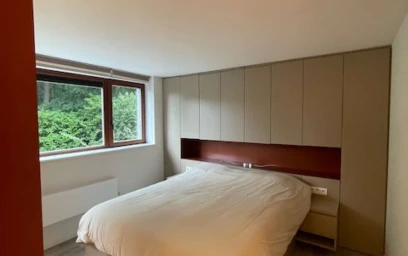 Bright private room in {area}
