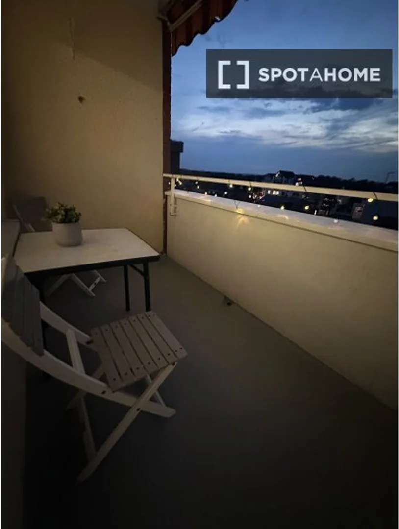 Chambre confortable pour étudiants disponible dans 