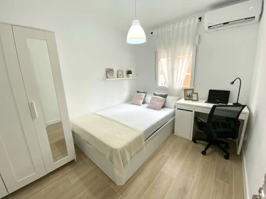 Cheap private room in Mostoles