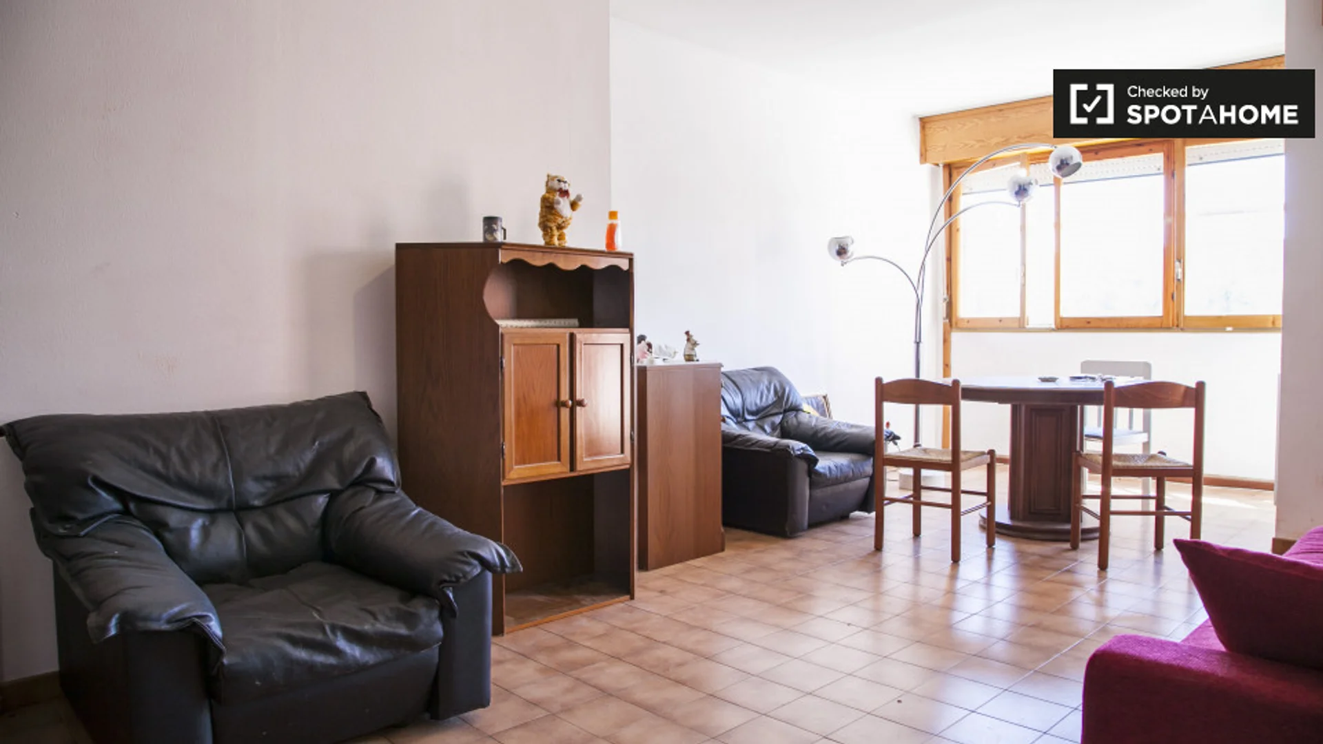 Budget-friendly student room close to campus in 