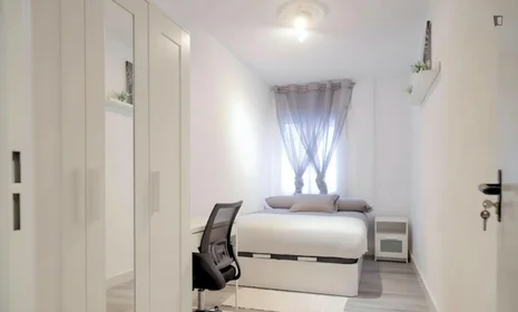 Private room at Calle Ramón Luján, image 1 of 10