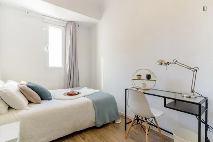 Stanza privata in Calle del Ferrocarril, immagine 2 di 22