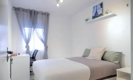 Private room at Calle Ramón Luján, image 1 of 10