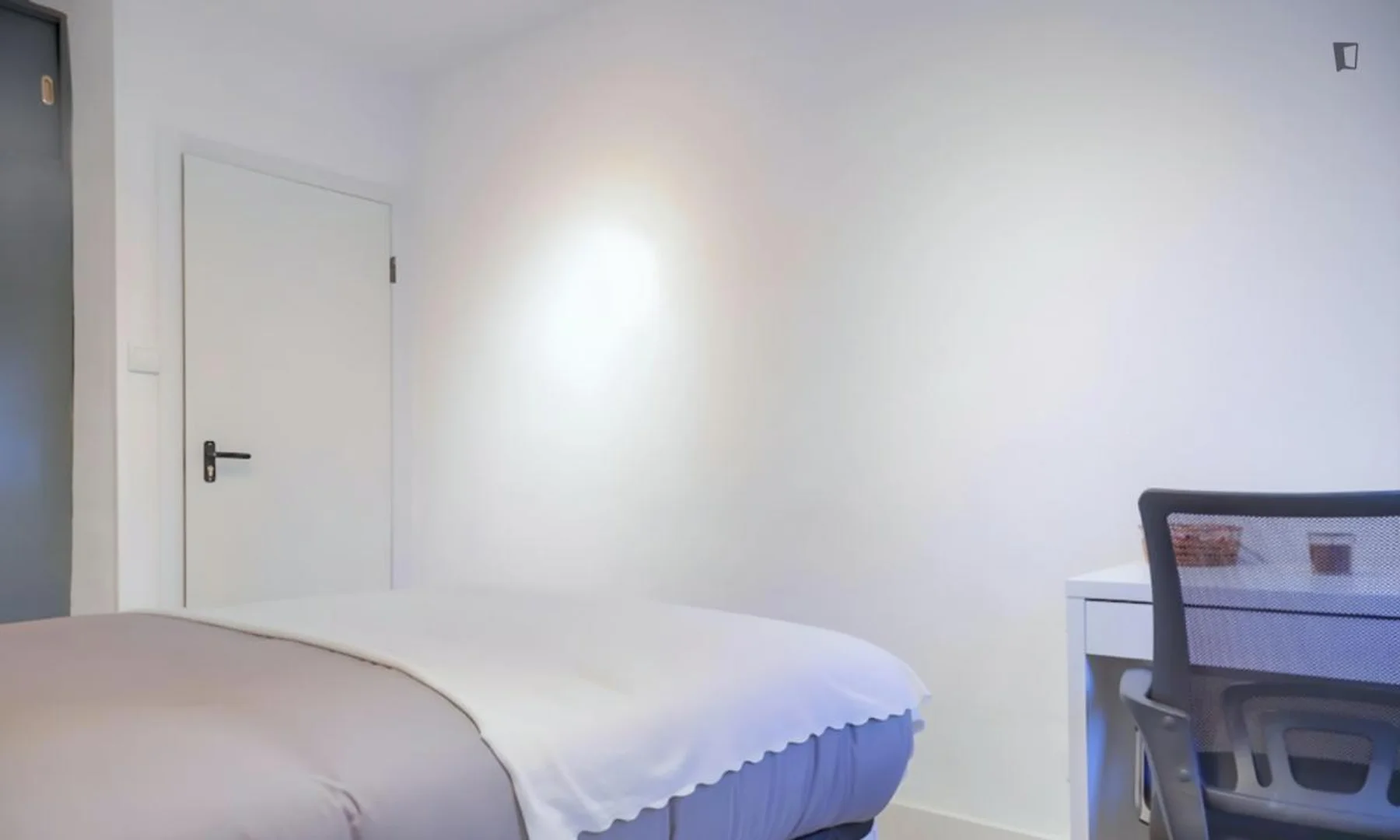 Budget-friendly student room close to campus in