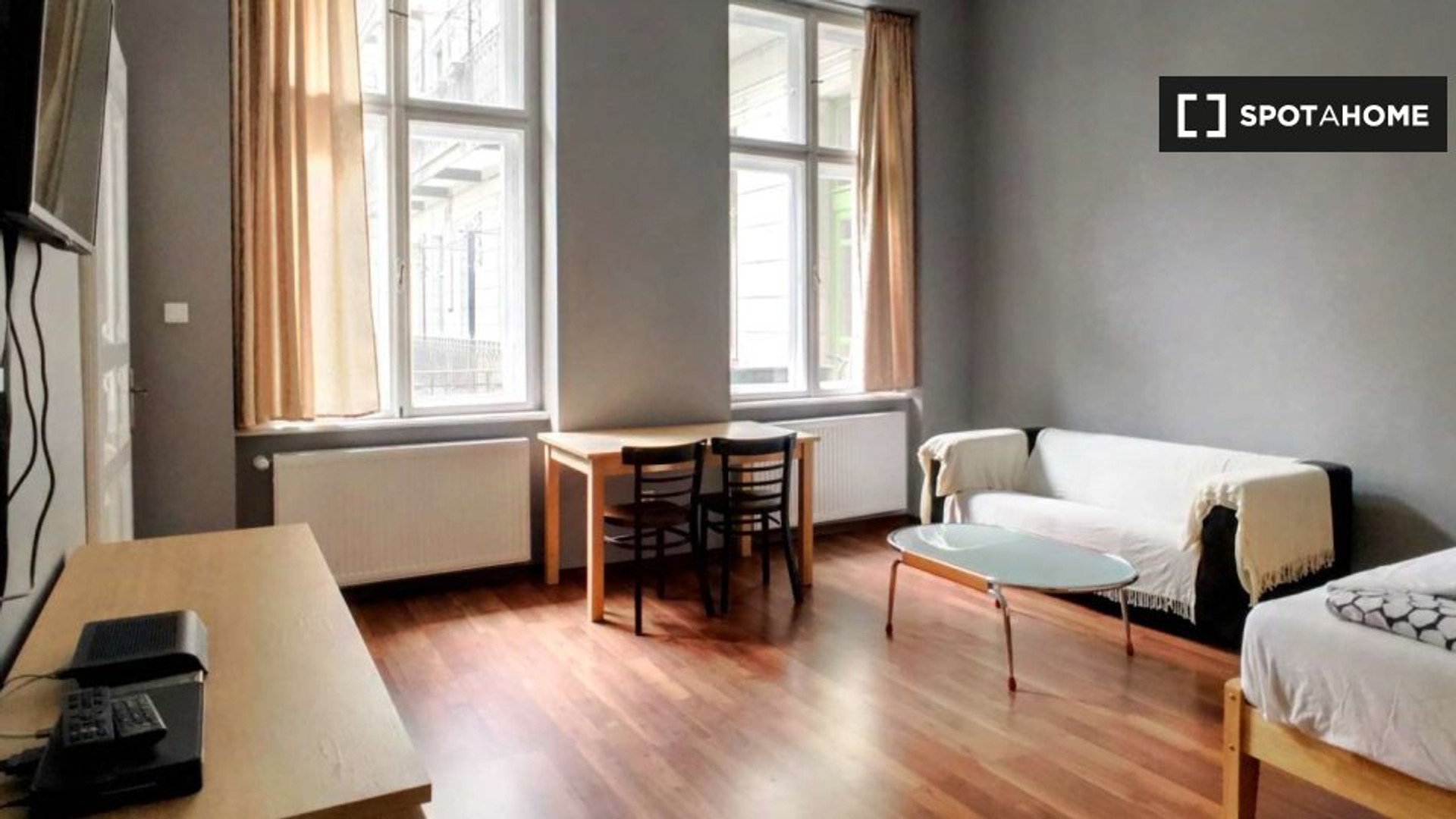 Budapest de mobilyalı stüdyo