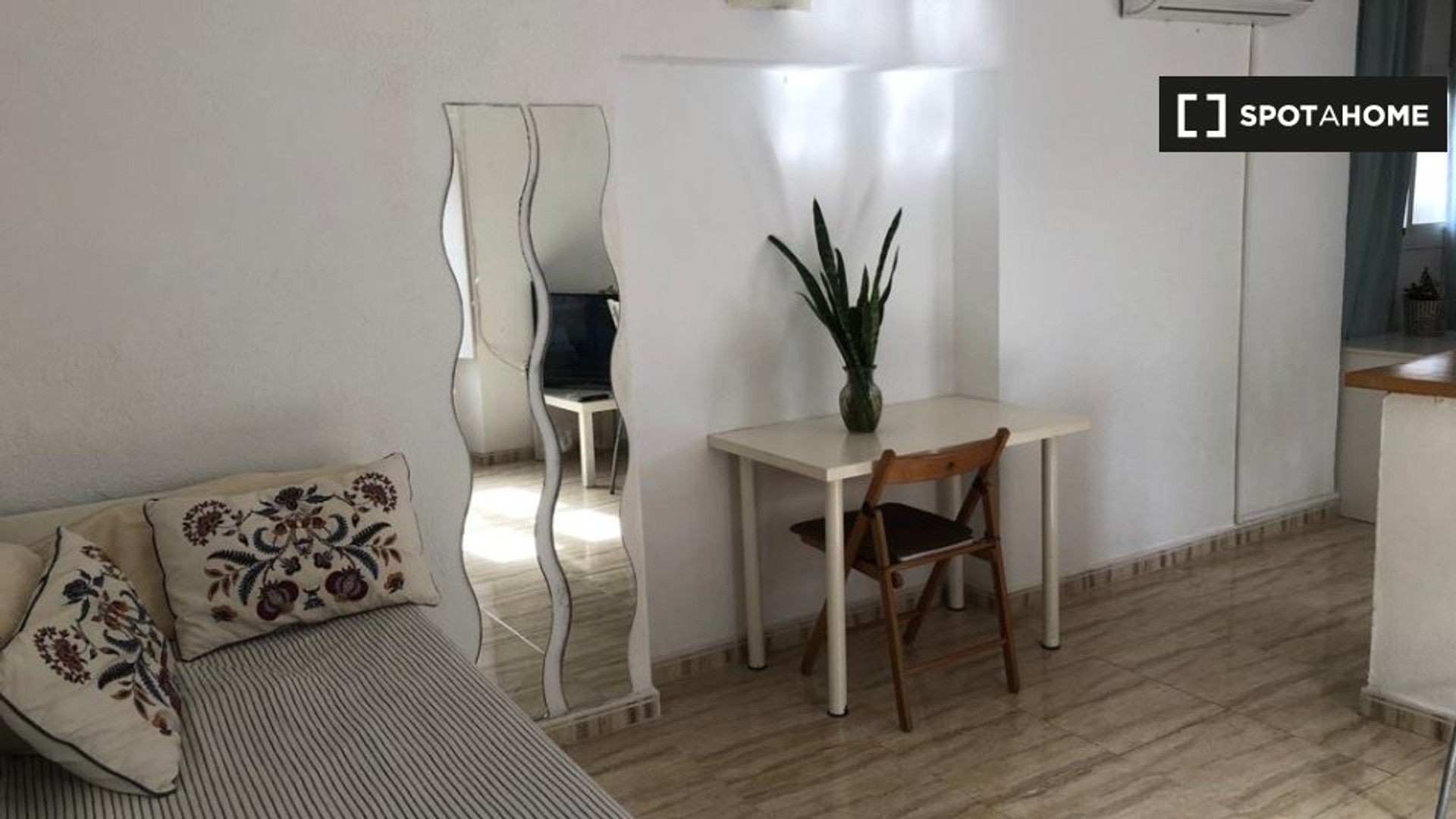 Cádiz de mobilyalı stüdyo
