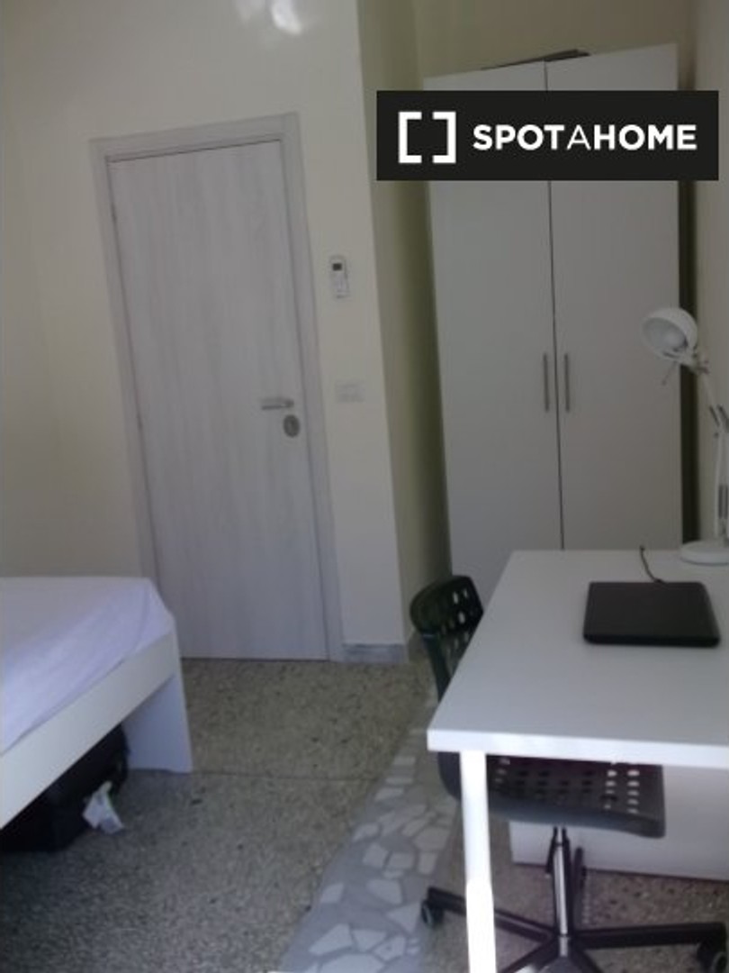 Habitación privada barata en Nápoles