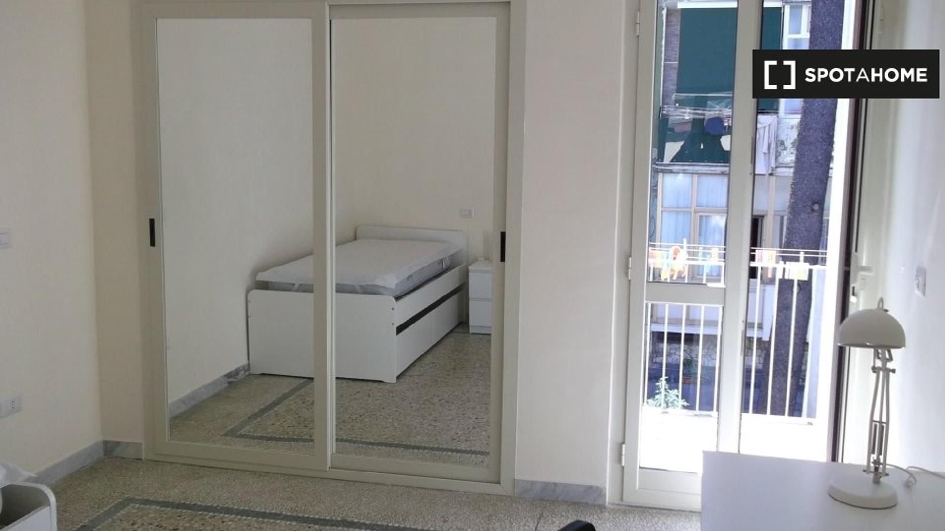 Habitación en alquiler con cama doble Nápoles