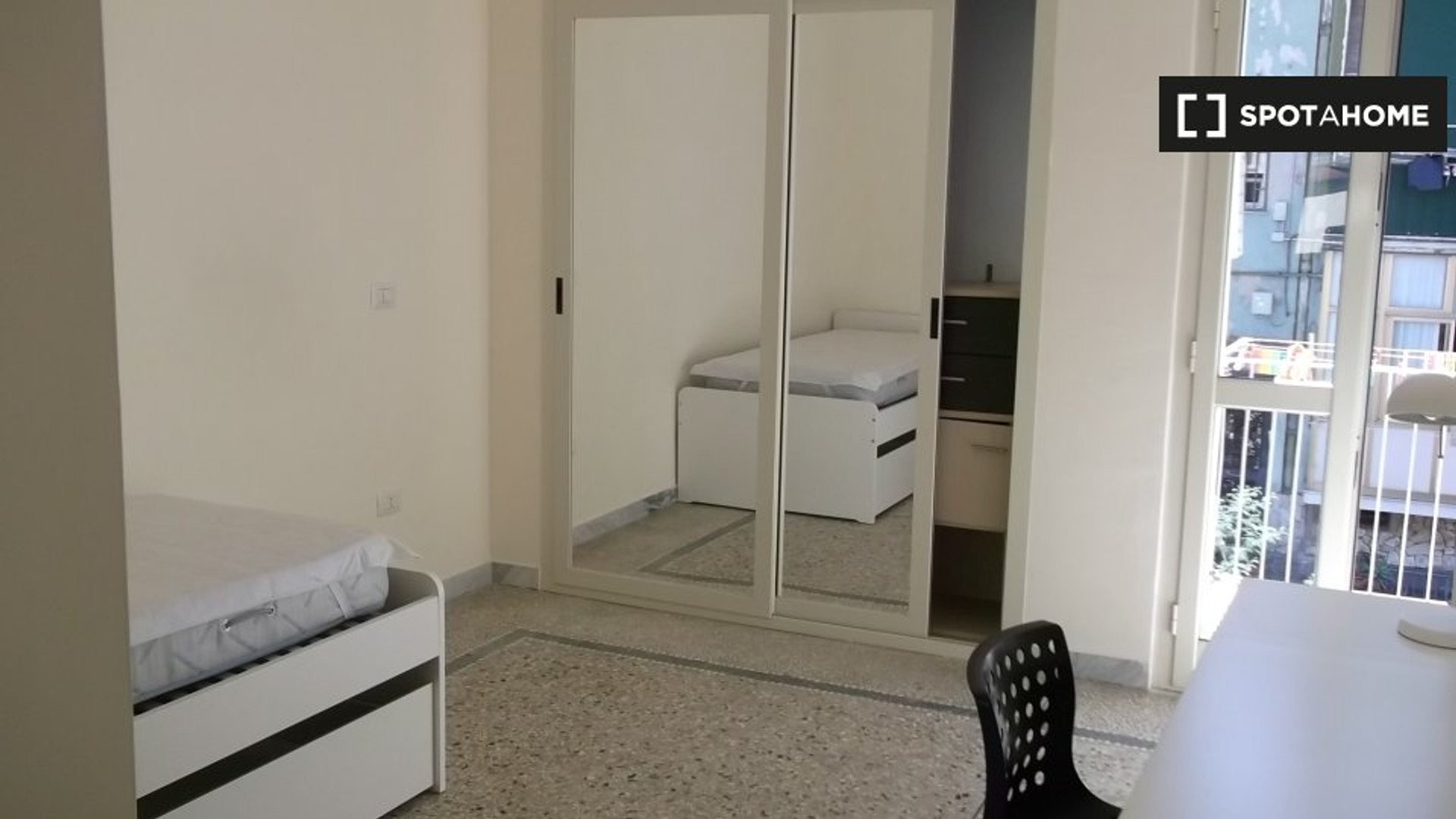 Jasny pokój prywatny w Neapol