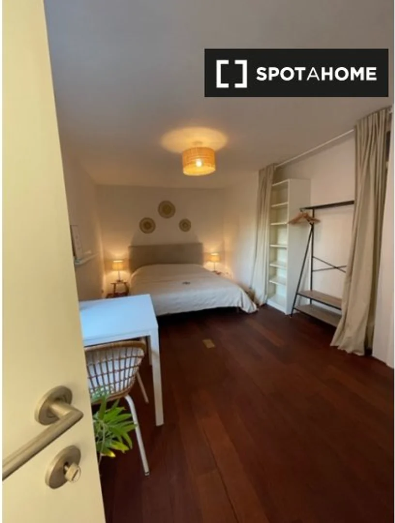 Habitación acogedora para estudiantes disponible en