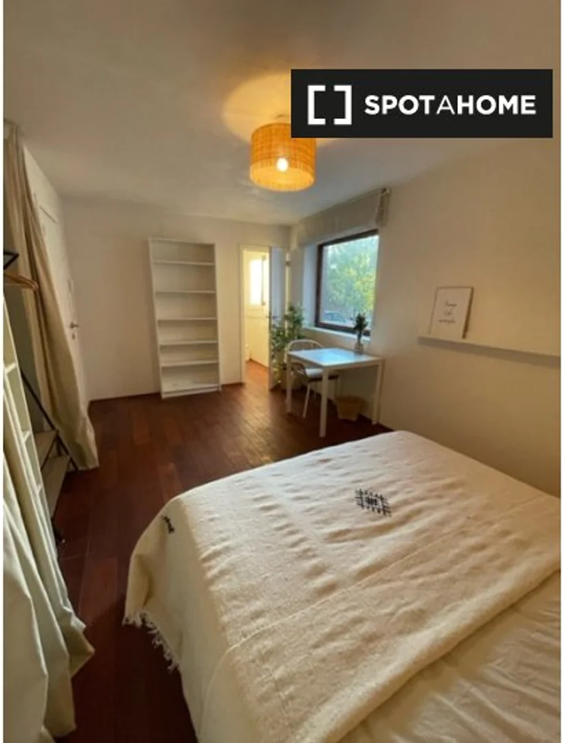 Habitación acogedora para estudiantes disponible en