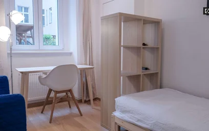 {area} de çift kişilik yataklı kiralık oda