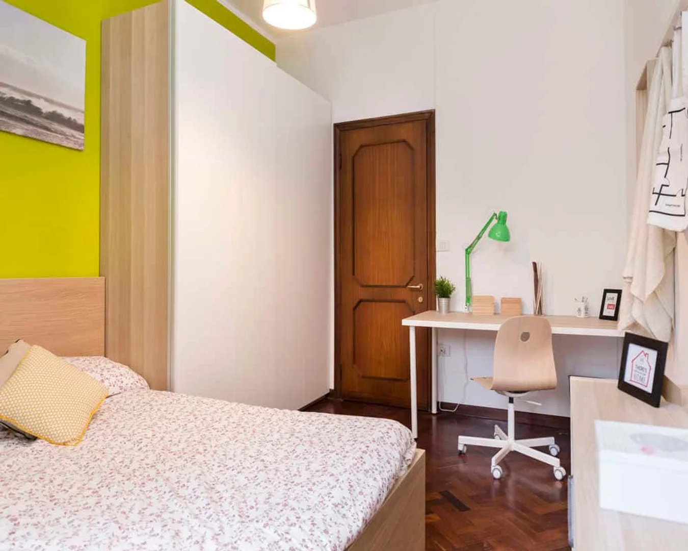 Chambre confortable pour étudiants disponible dans