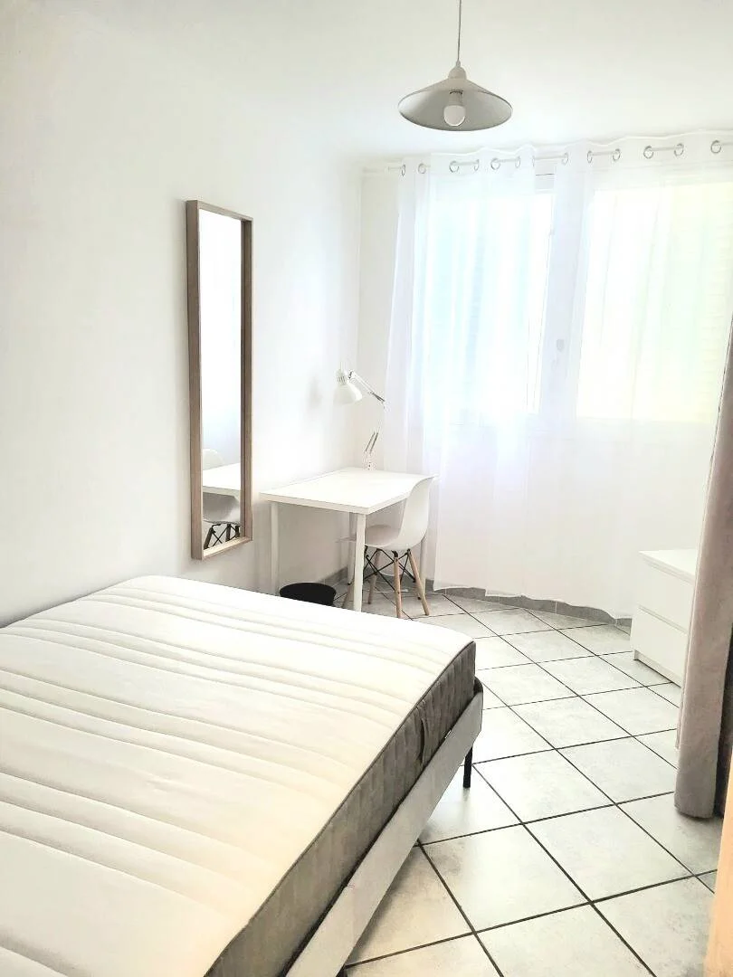 Bezahlbares Zimmer für Studenten mit ausreichender Beleuchtung in 