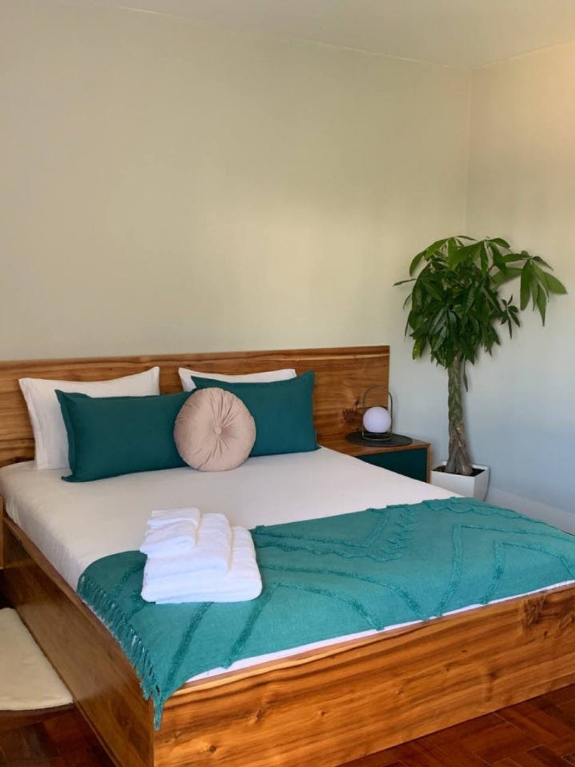 Renting rooms by the month in estoril
