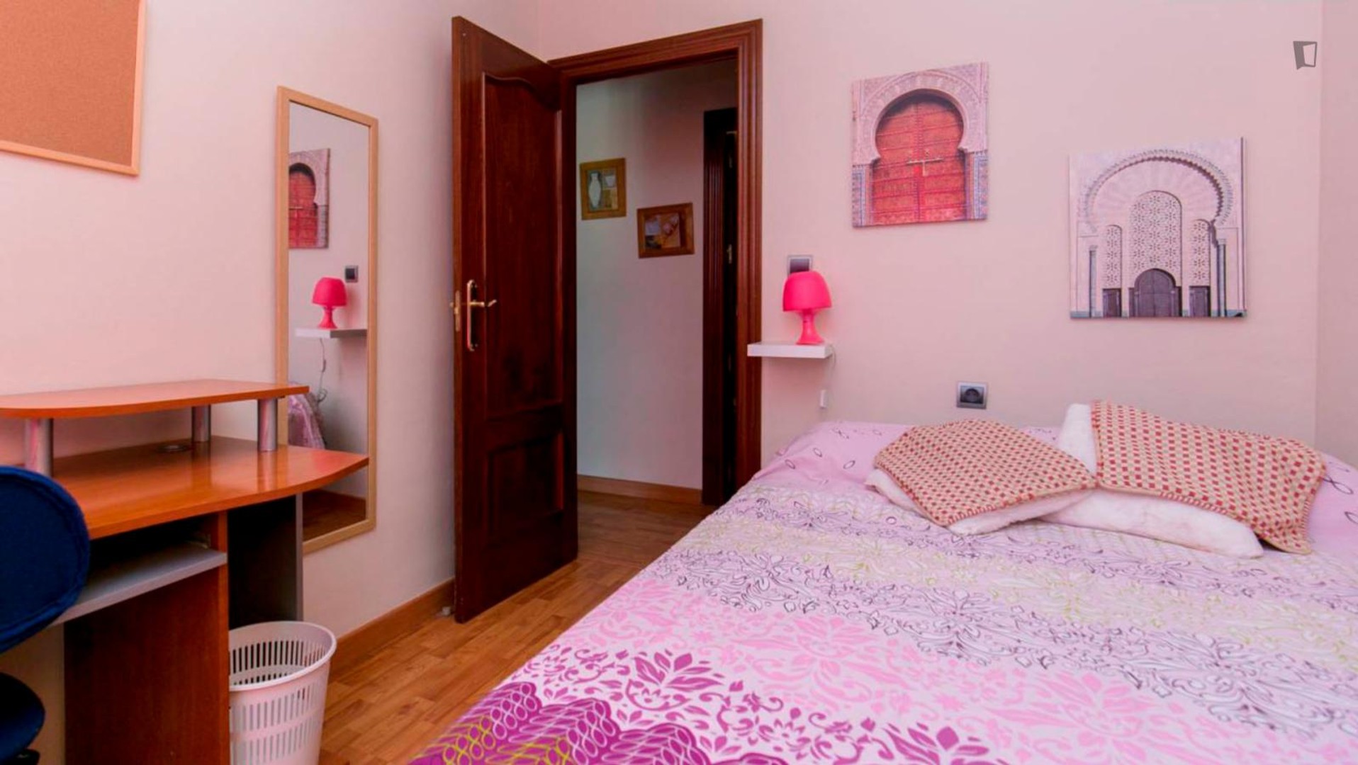 Room for rent with double bed granada