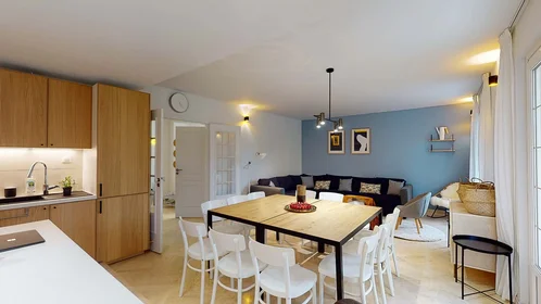 Quarto privado em 27 Rue Claude Bernard, 92130 Issy-les-Moulineaux, France, imagem 3 de 22