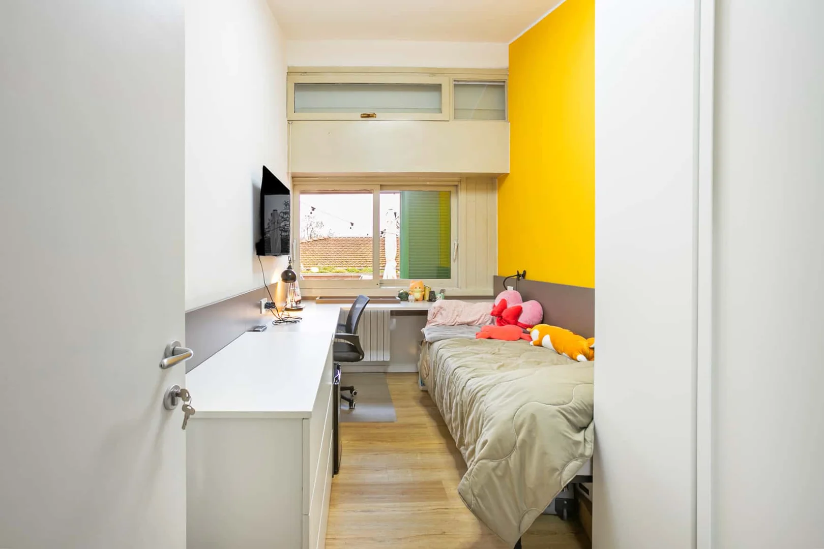 'de öğrenci dairesinde, tamamen mobilyalı kiralık oda
