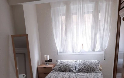 Quarto para alugar com cama de casal em {area}