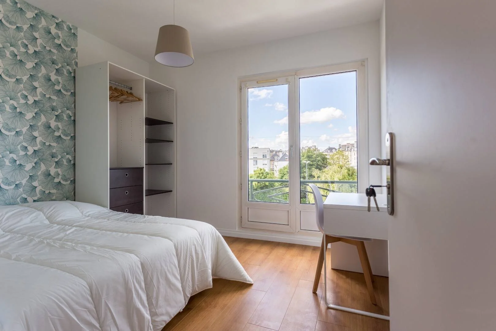 Affordable room for students with ample lighting in 