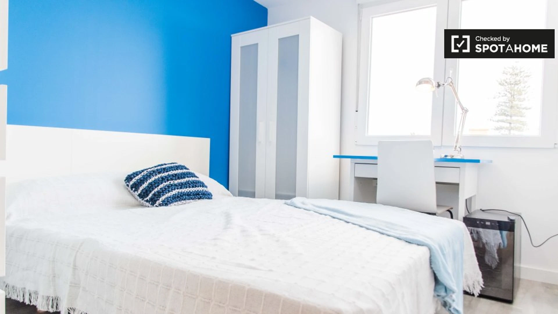 Habitación para estudiantes en  con área de estudio y facilidades compartidas