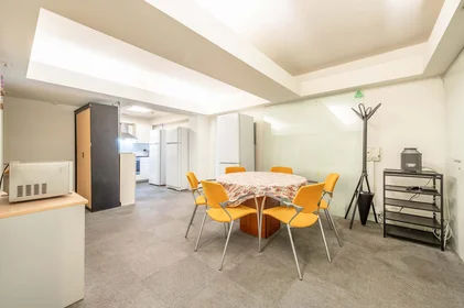 Habitación privada en R. Alm. Barroso 9 1e, 1000-090 Lisboa, Portugal, imagen 15 de 27