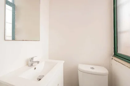 Stanza privata in R. Alm. Barroso 9 1e, 1000-090 Lisboa, Portugal, immagine 7 di 28