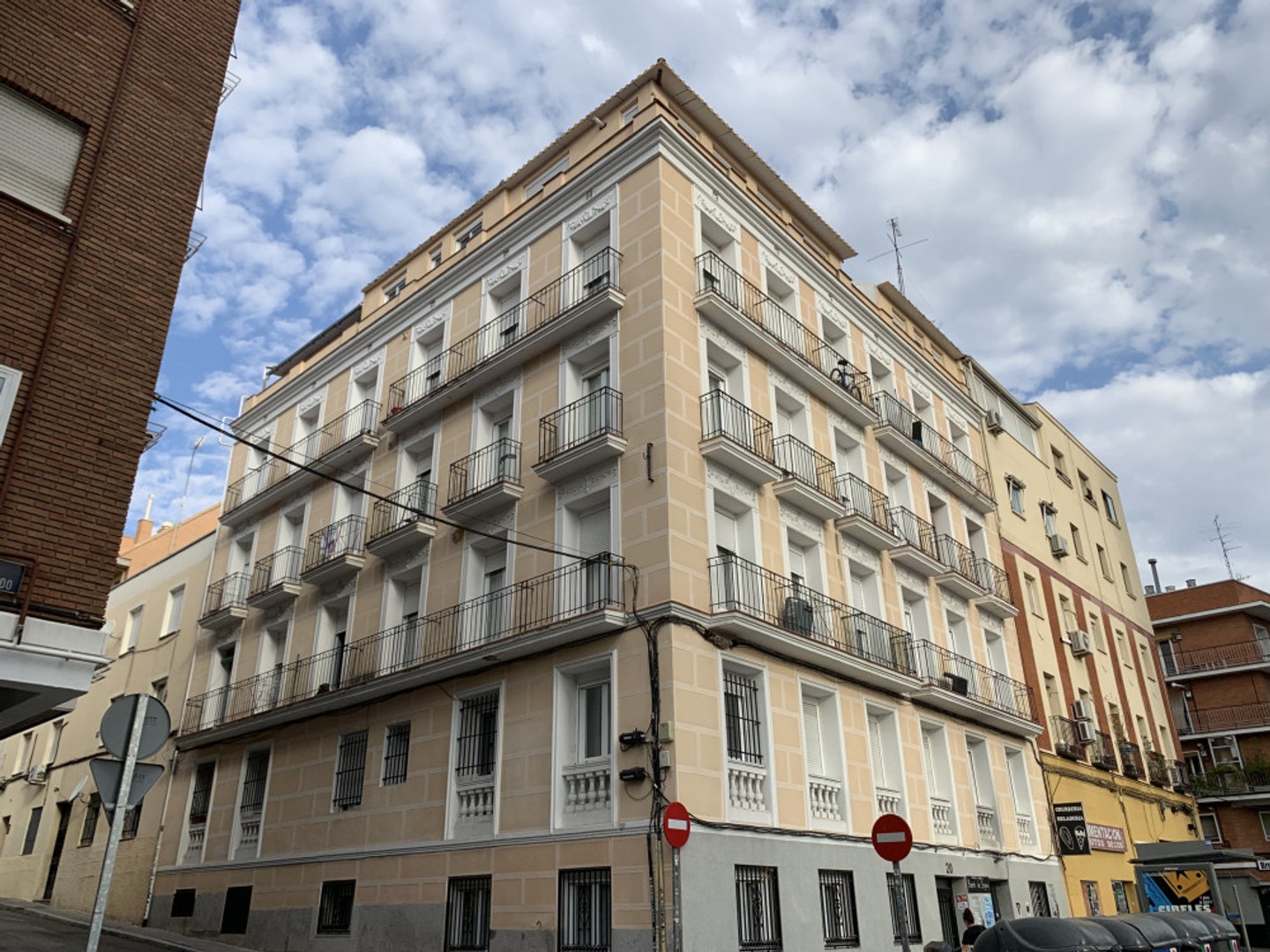Komplette Wohnung voll möbliert in Madrid