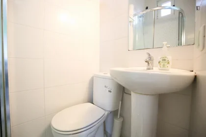 私人房间 在 Avenida Almirante Reis, 40的图像22