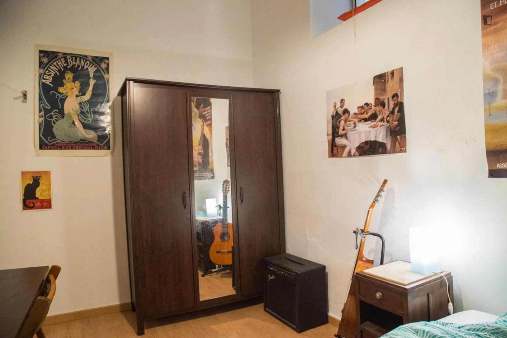 Habitación en apartamento estudiantil en alquiler en , completamente amueblado