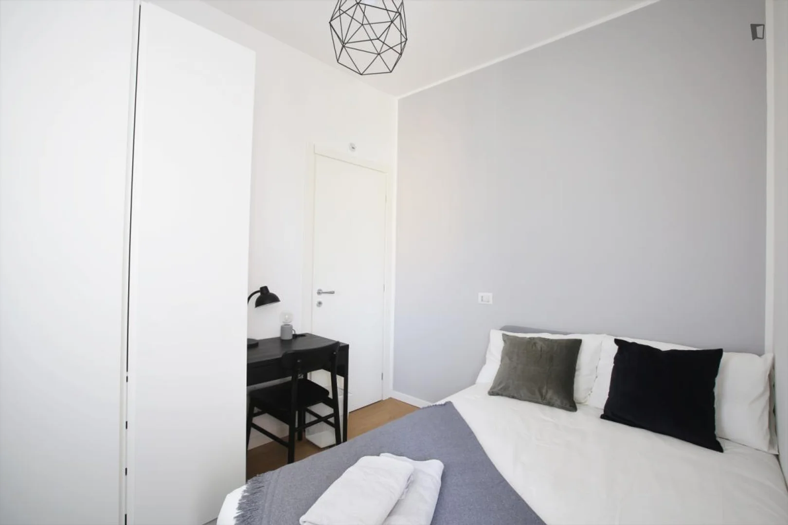 Student-friendly room in  with modern amenities