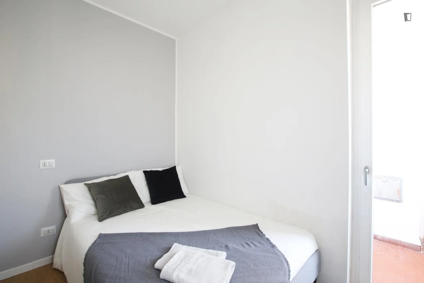 Student-friendly room in  with modern amenities