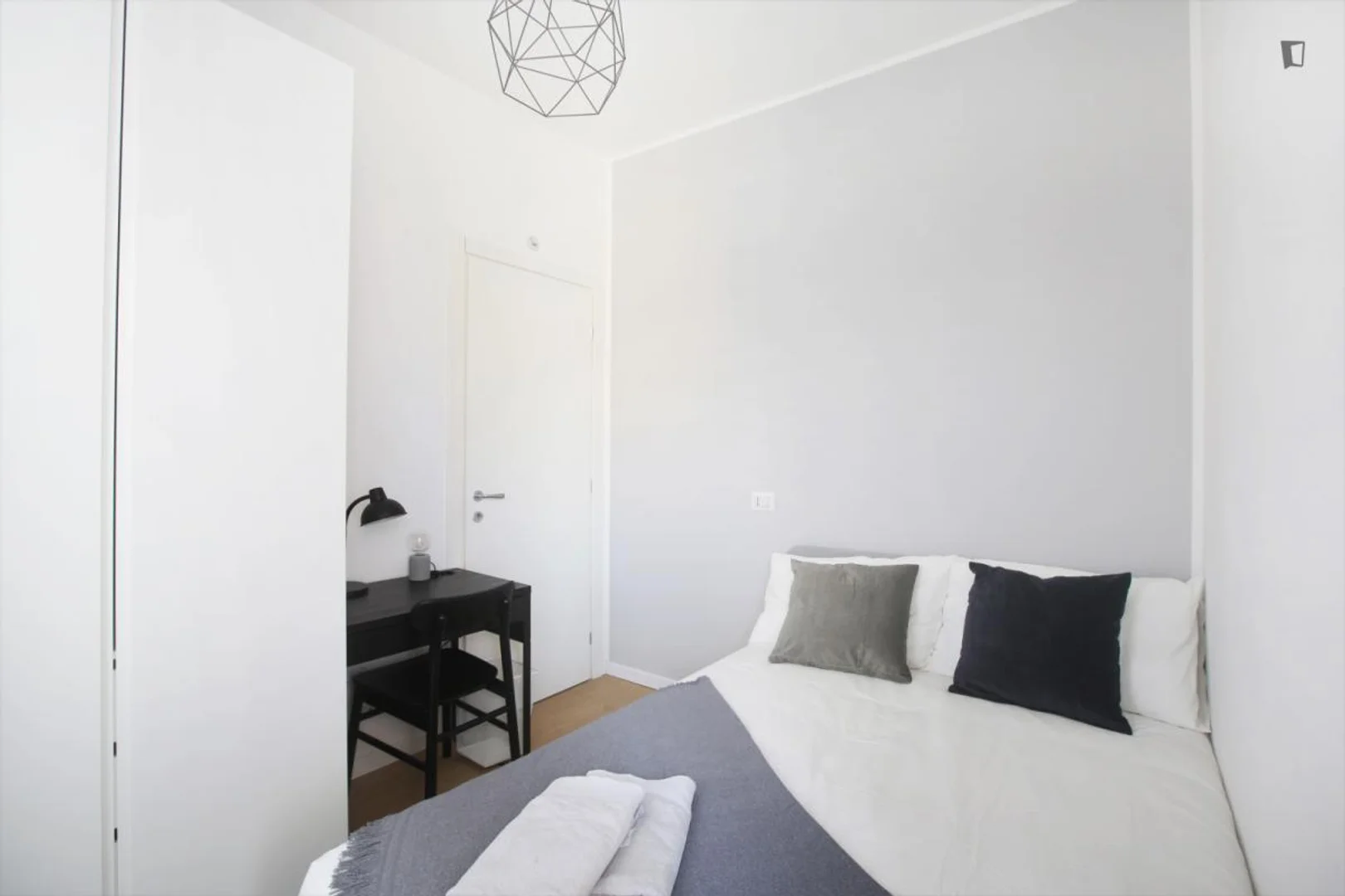 Budget-friendly student room close to campus in 