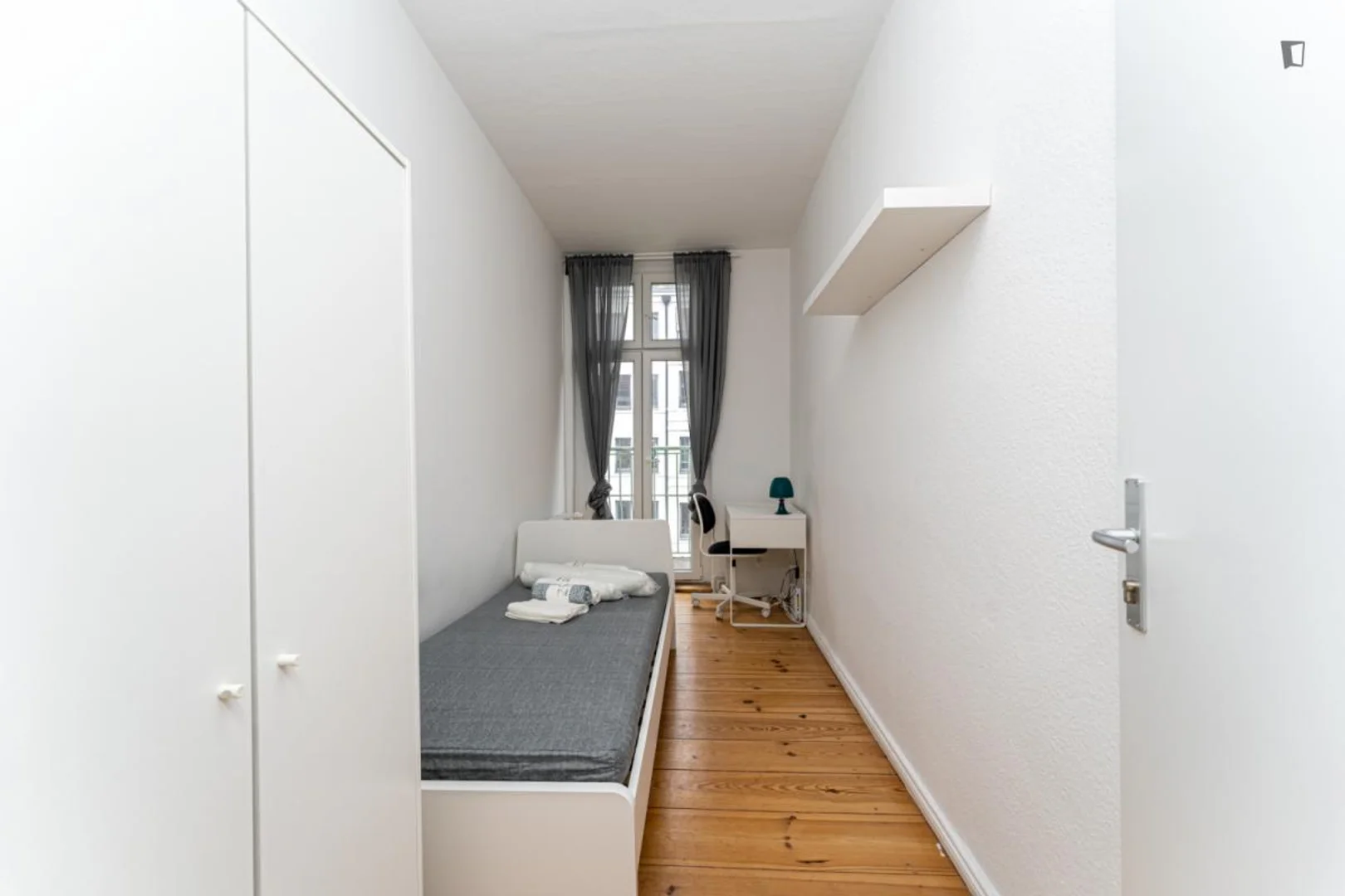 Cozy room for students available in 