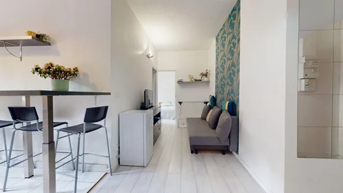 Privatzimmer in der 17 Cours Monseigneur Roméro, bild 1 von 10