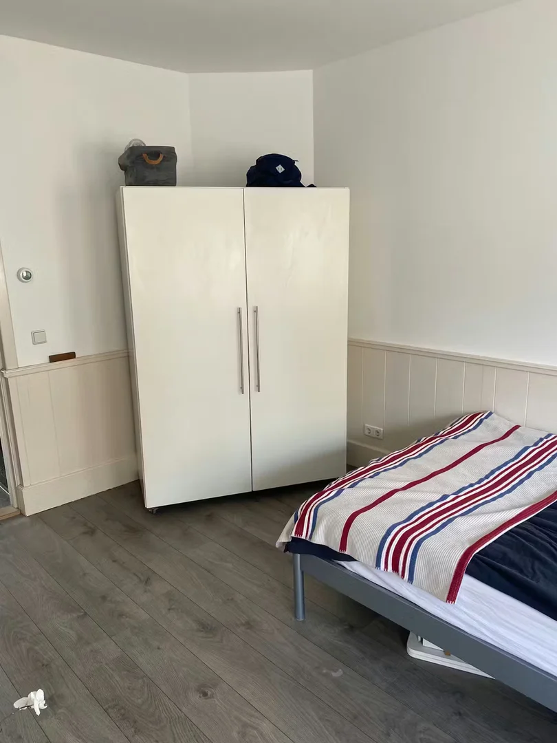 Öğrenciler için rahat oda bölgesinde mevcut