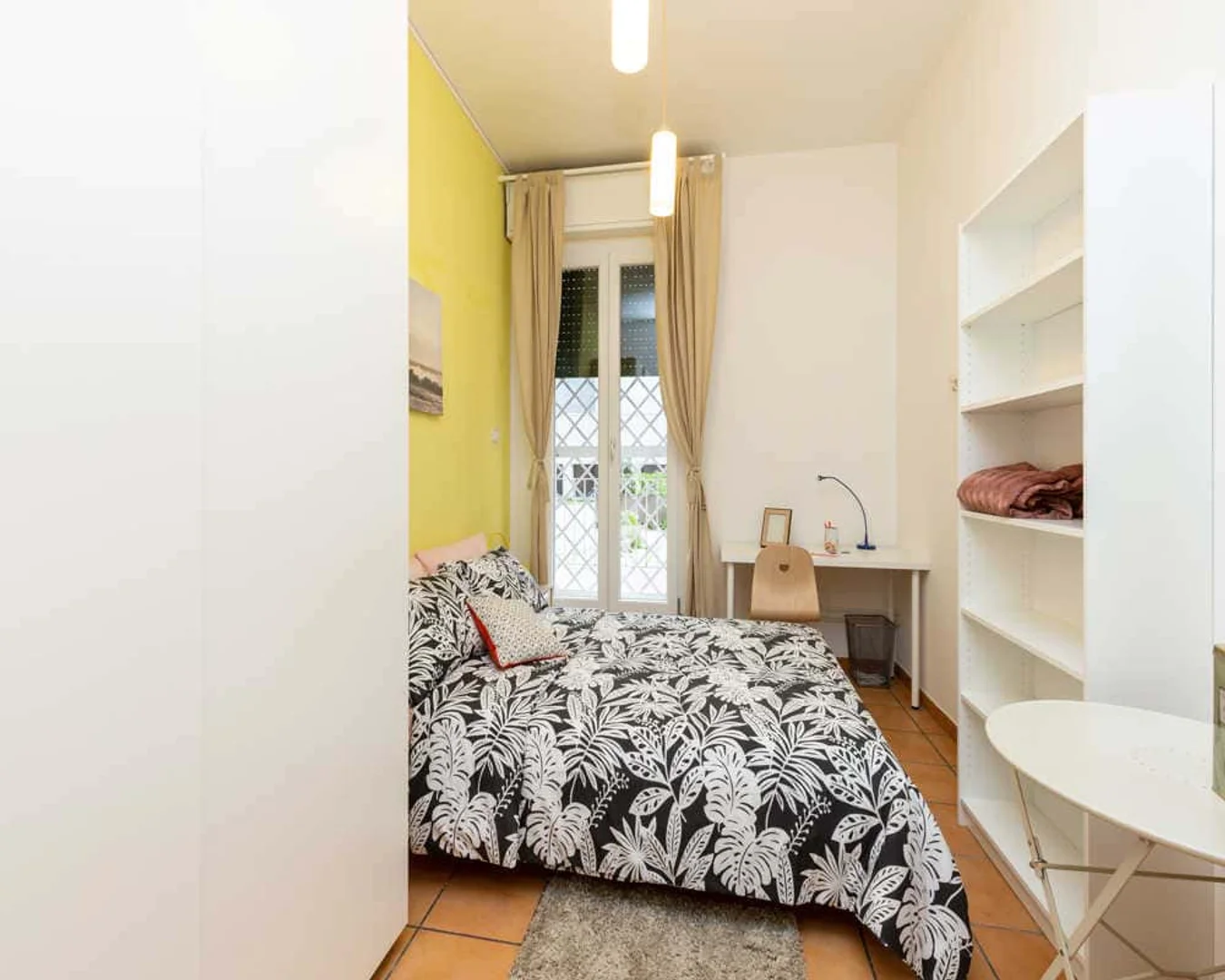 Habitación para estudiantes en  con área de estudio y facilidades compartidas