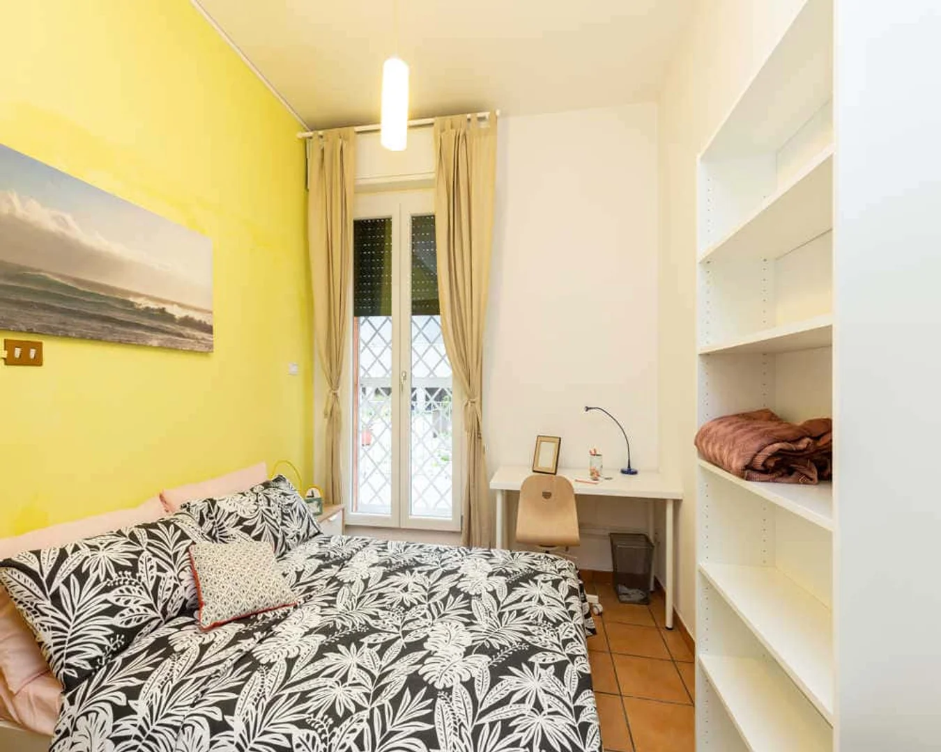 Habitación estudiantil económica cerca del campus en 