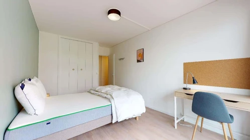 Renting rooms by the month in Bordeaux