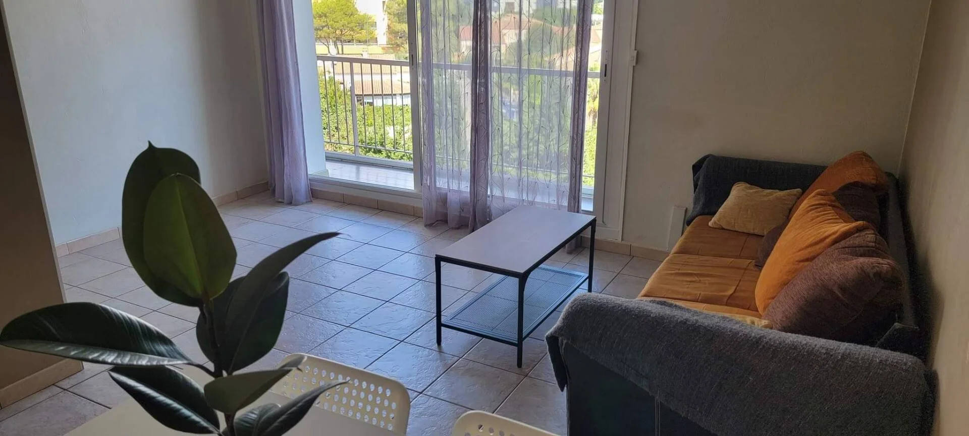 Quarto para alugar em apartamento de estudantes em , totalmente mobilado