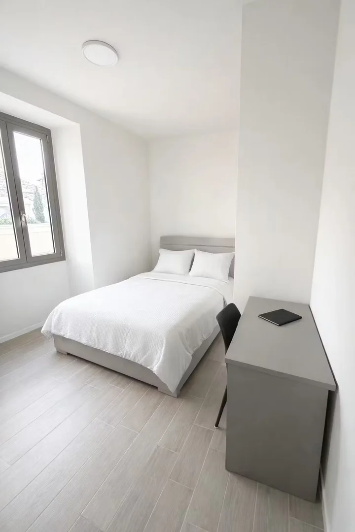 Habitación acogedora para estudiantes disponible en 